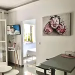 Nuovo 1 Apartament *